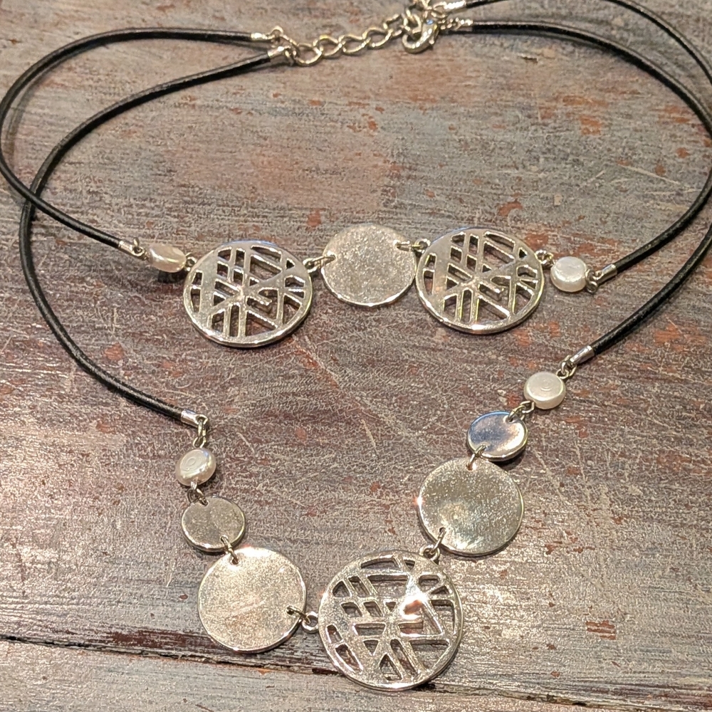 Bib Necklace - Picture 4 of 5